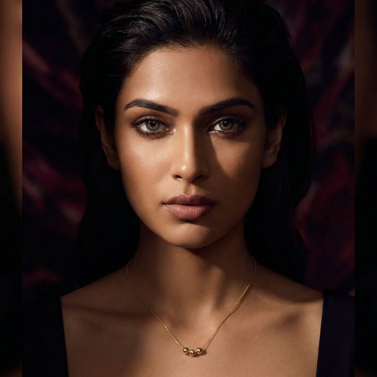 Butigini Trinity Glow Necklace