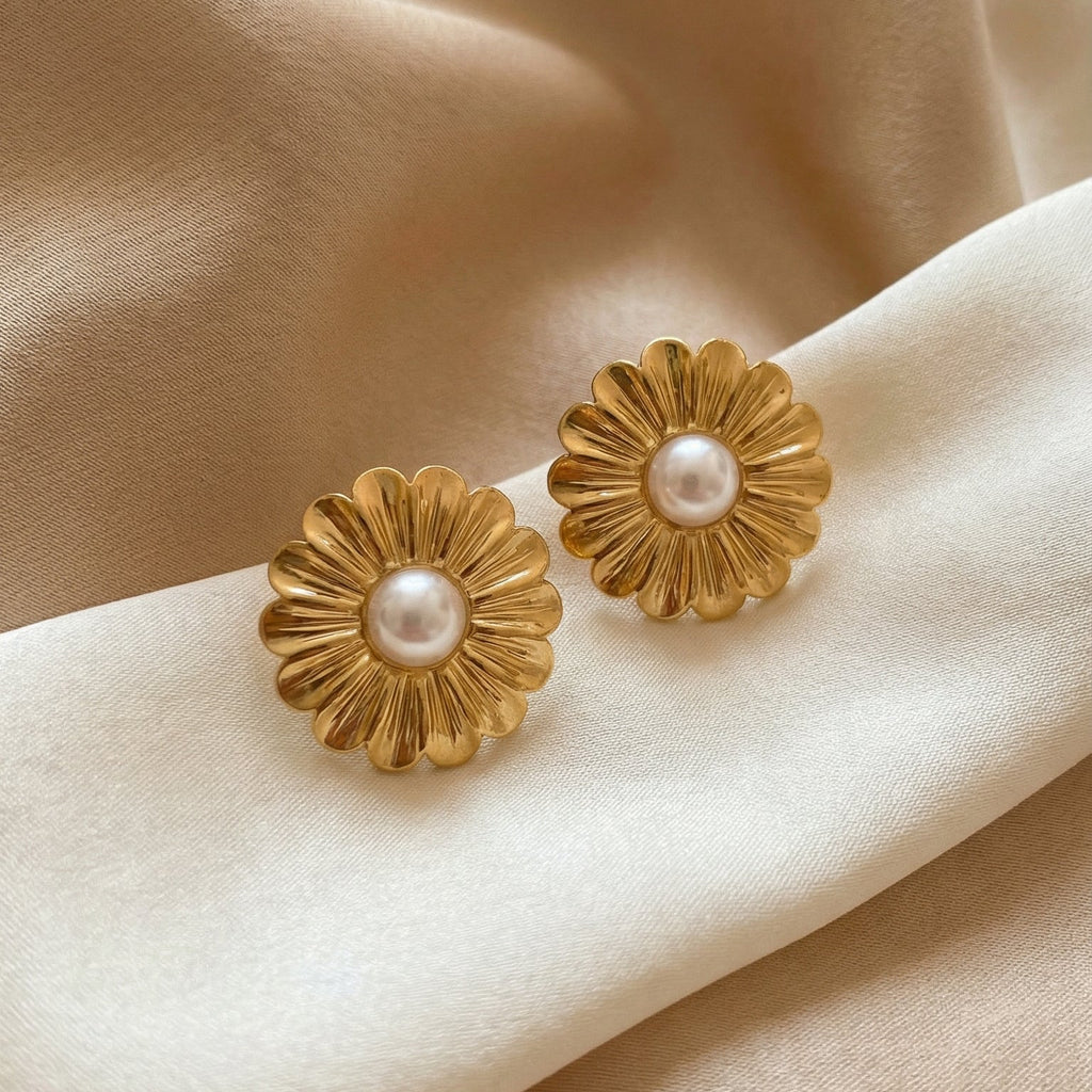 Butigini Serene Daisy Pearl Earrings