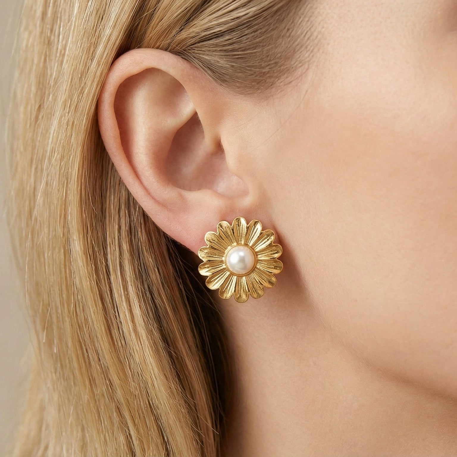 Butigini Serene Daisy Pearl Earrings