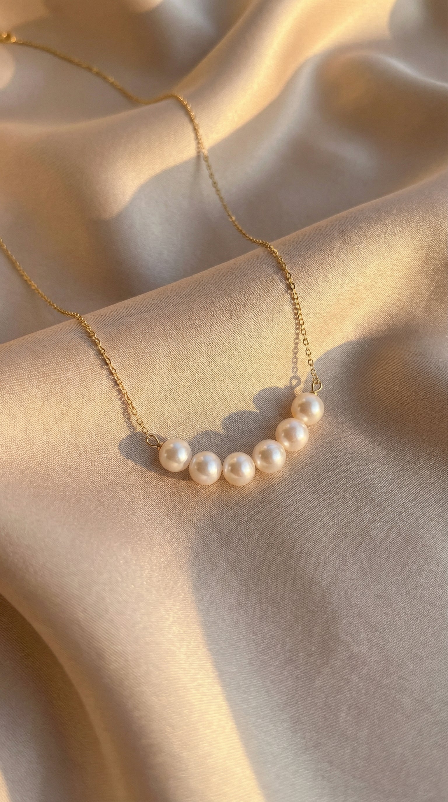 Butigini Pearl Curve Necklace