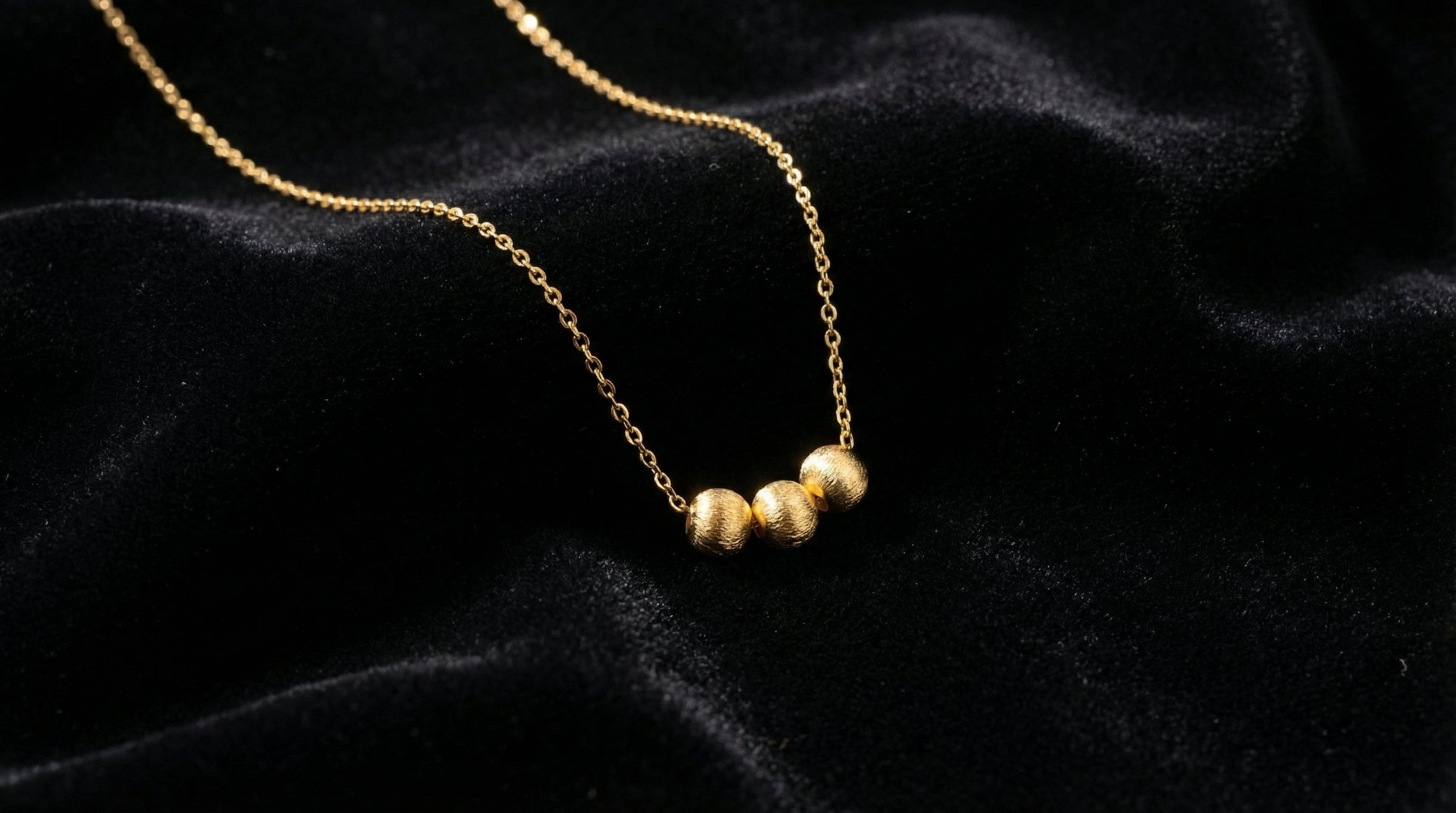 Butigini Trinity Glow Necklace